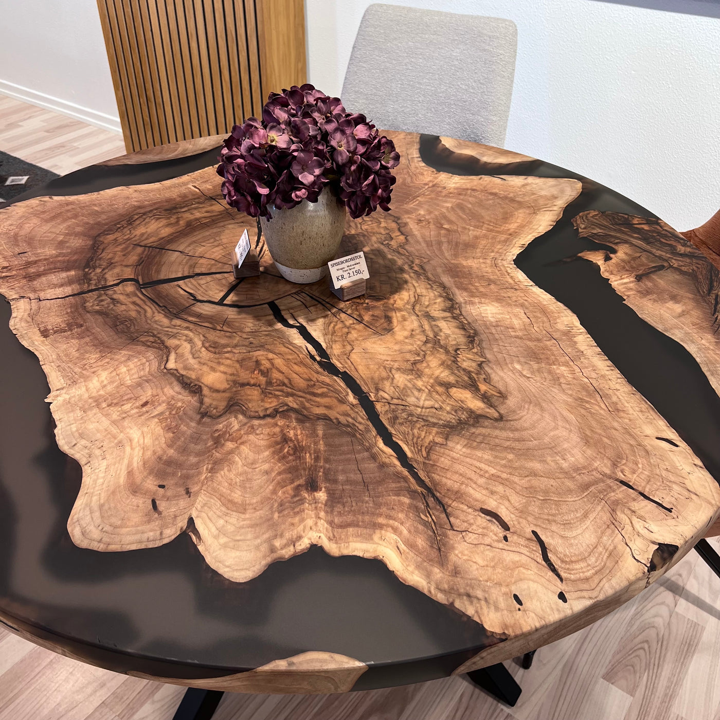 > INSPIRATIONSBORD < | SPISEBORD | FRANSK VALNØD M/EPOXY |  Ø120CM