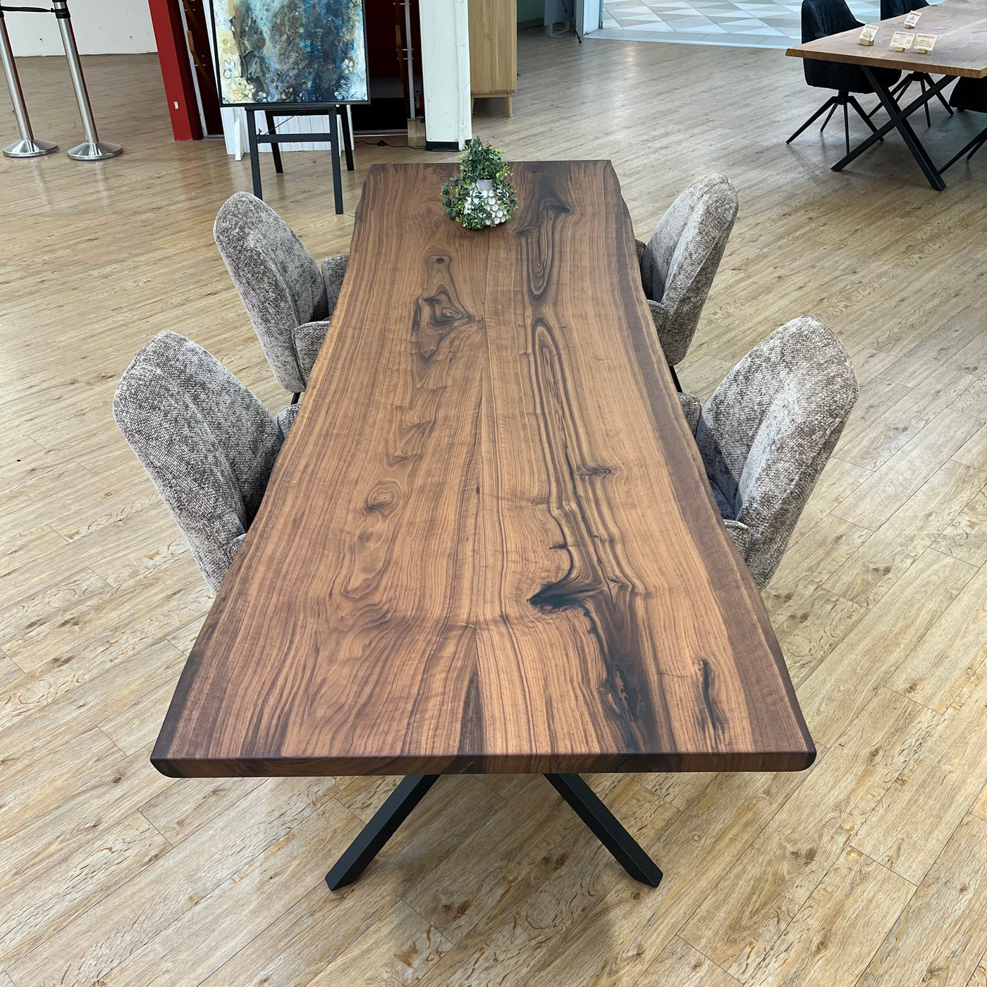 PLANKEBORD | AMERIKANSK VALNØD | 300CM X 86-92CM