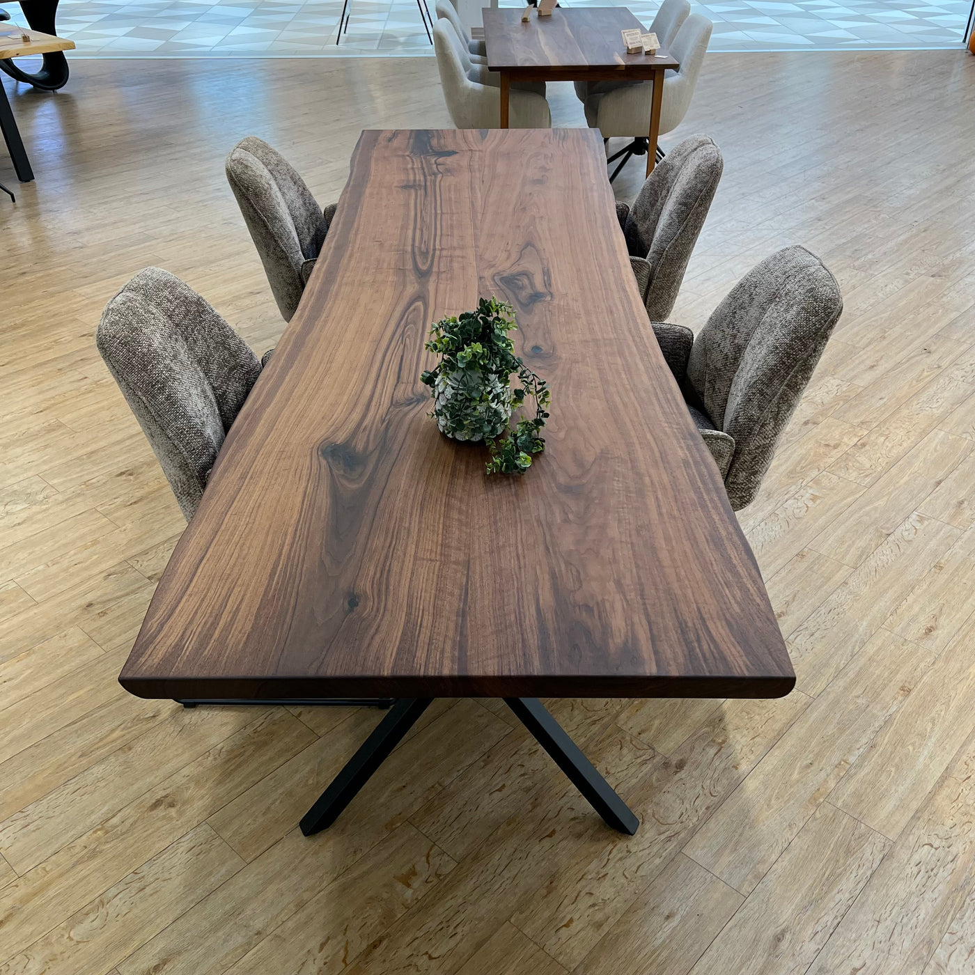 PLANKEBORD | AMERIKANSK VALNØD | 300CM X 86-92CM