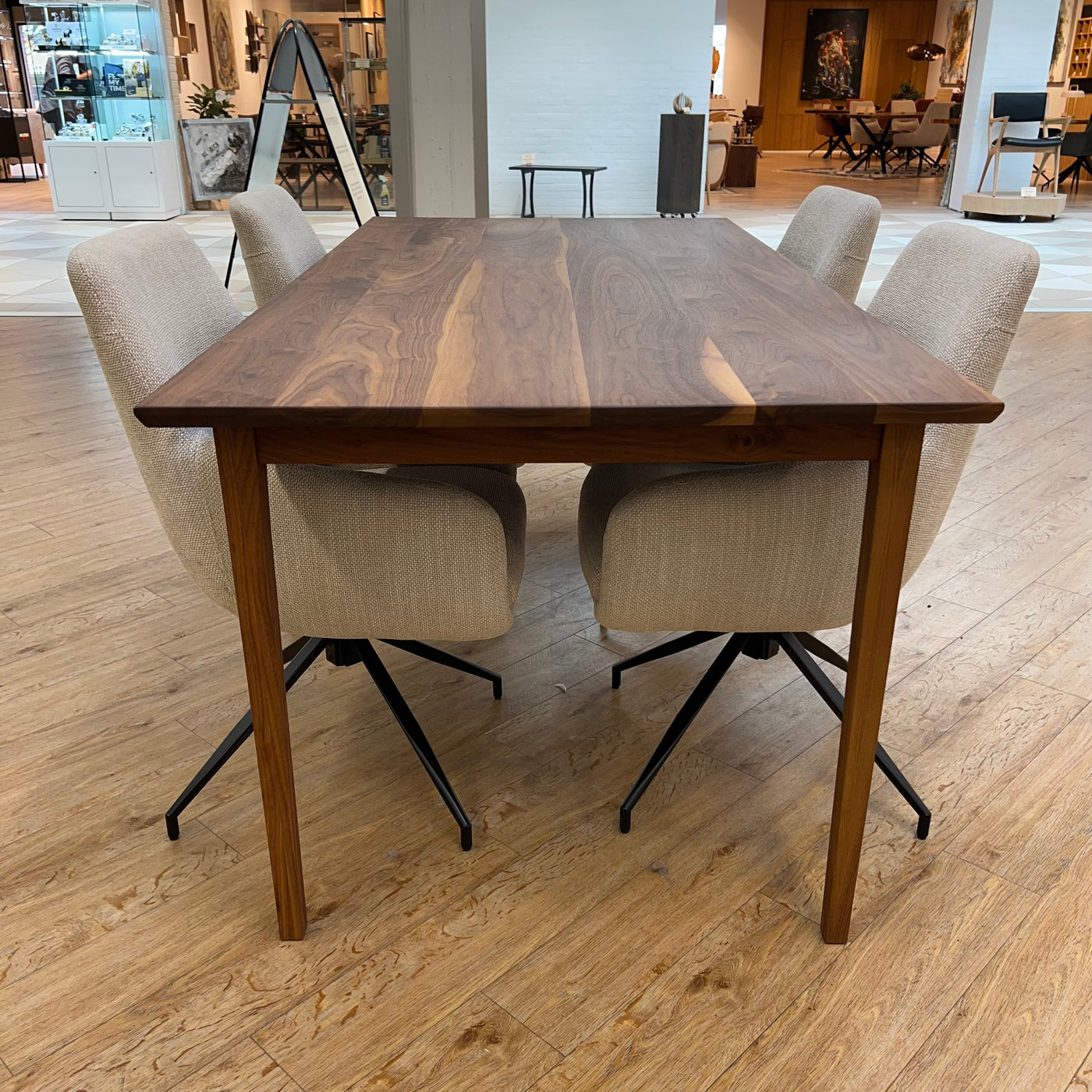 SPISEBORD | AMERIKANSK VALNØD |. 185CM X92cm