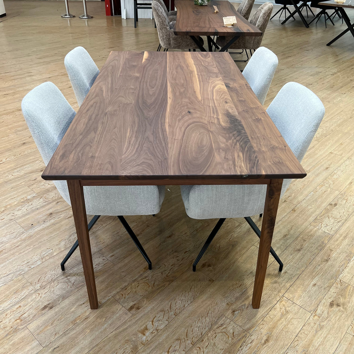 SPISEBORD | AMERIKANSK VALNØD |. 185CM X92cm