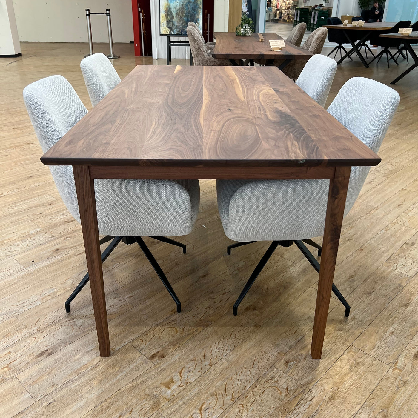 SPISEBORD | AMERIKANSK VALNØD |. 185CM X92cm