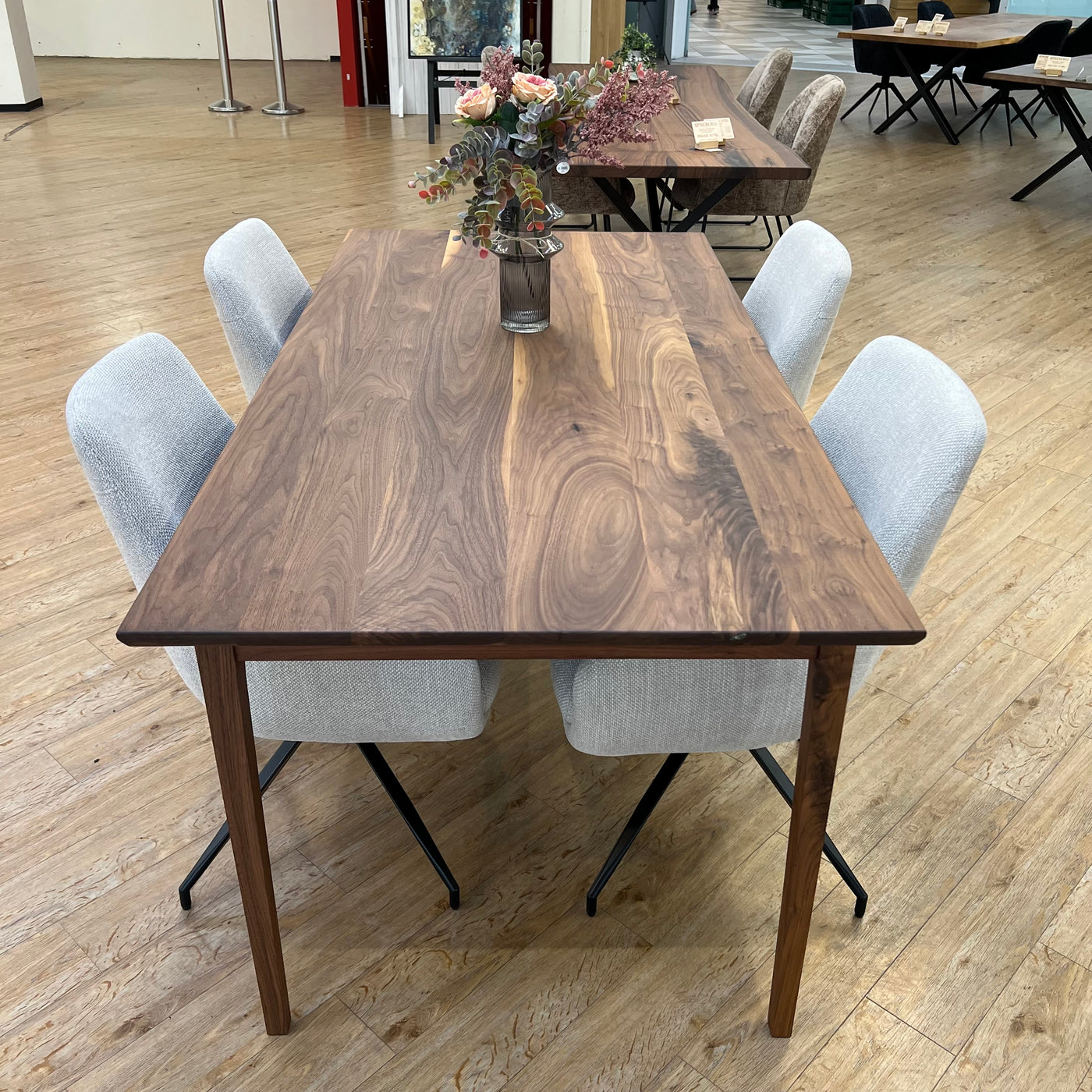 SPISEBORD | AMERIKANSK VALNØD |. 185CM X92cm