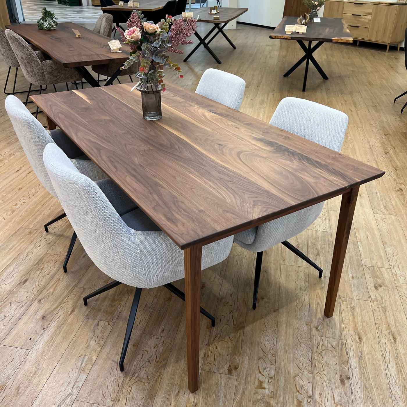 SPISEBORD | AMERIKANSK VALNØD |. 185CM X92cm