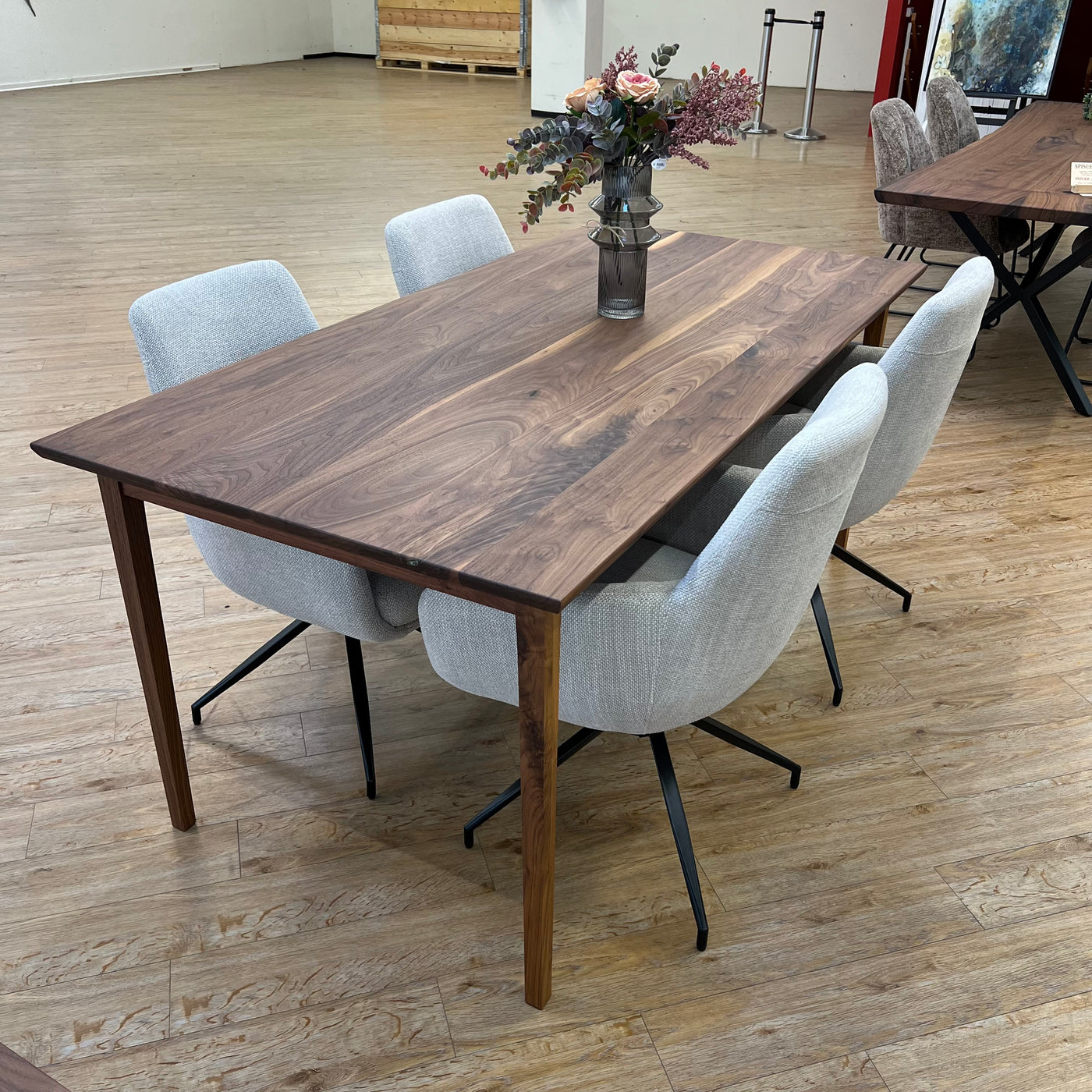 SPISEBORD | AMERIKANSK VALNØD |. 185CM X92cm